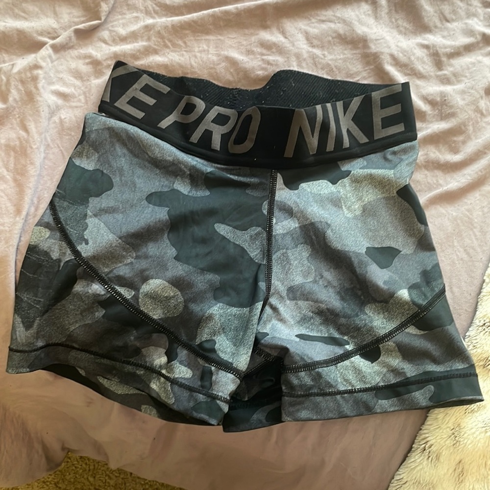 Nike pros great condition